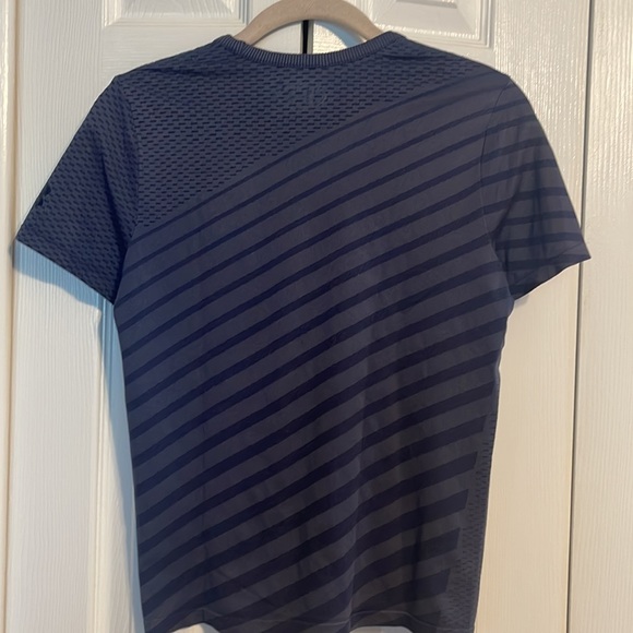 Under Armour short sleeve shirt in blue size youth medium - Picture 6 of 6